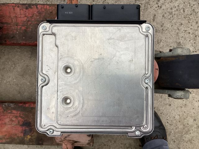 bontott AUDI A4 B7 Motorvezérlő