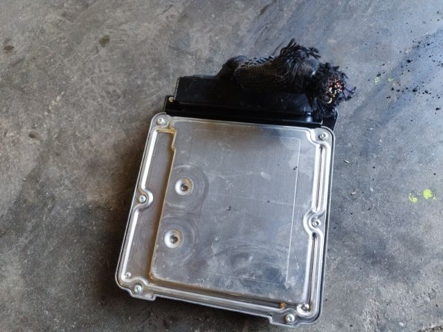 bontott AUDI A4 B7 Motorvezérlő