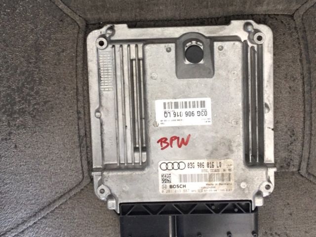 bontott AUDI A4 B7 Motorvezérlő