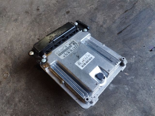 bontott AUDI A4 B7 Motorvezérlő