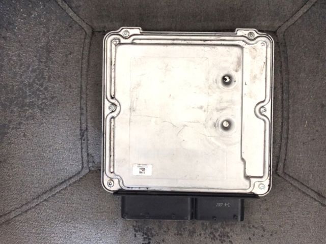 bontott AUDI A4 B7 Motorvezérlő