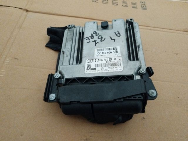 bontott AUDI A4 B7 Motorvezérlő