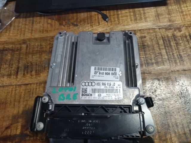 bontott AUDI A4 B7 Motorvezérlő