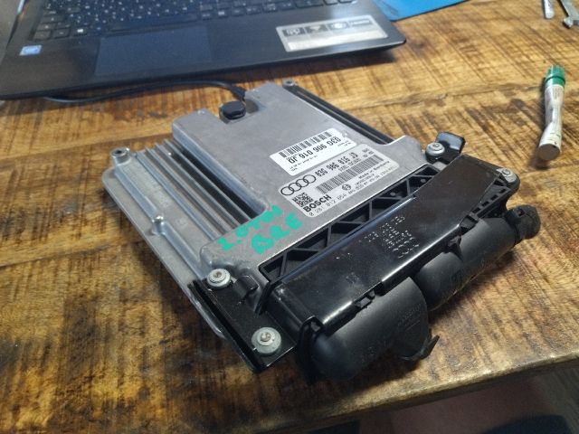 bontott AUDI A4 B7 Motorvezérlő