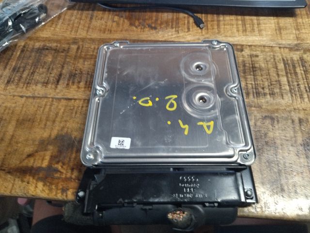 bontott AUDI A4 B7 Motorvezérlő