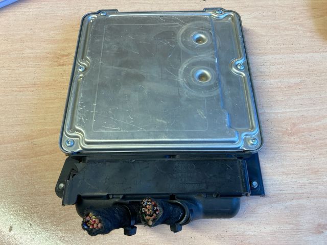 bontott AUDI A4 B7 Motorvezérlő