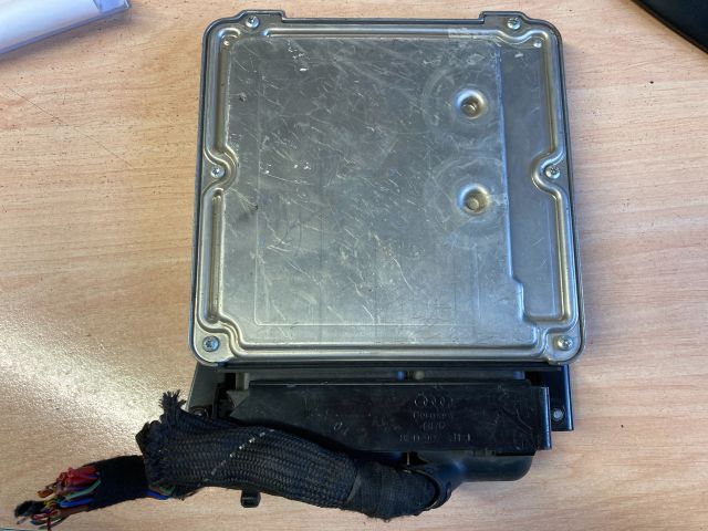bontott AUDI A4 B7 Motorvezérlő