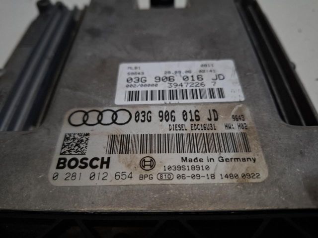 bontott AUDI A4 B7 Motorvezérlő