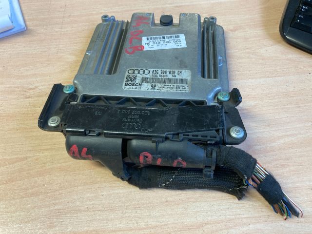 bontott AUDI A4 B7 Motorvezérlő