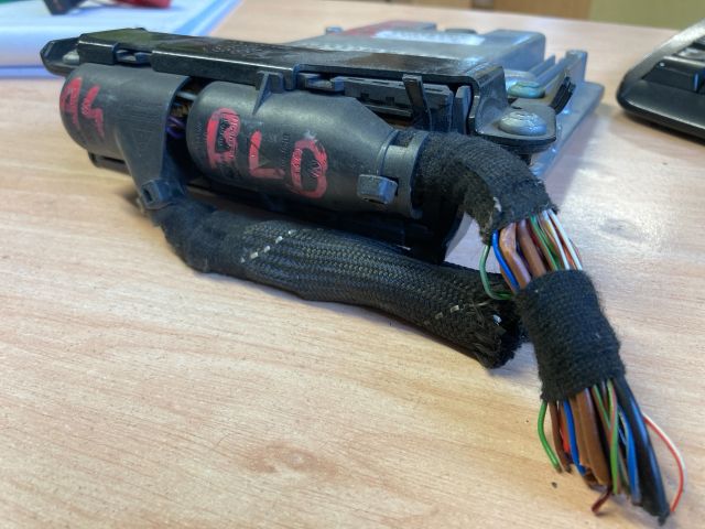 bontott AUDI A4 B7 Motorvezérlő