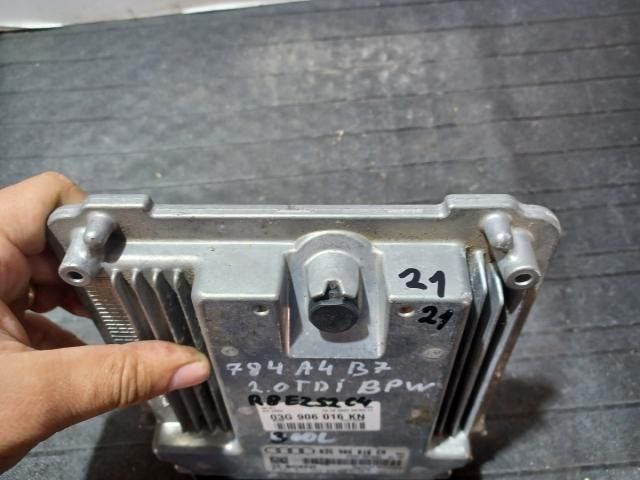 bontott AUDI A4 B7 Motorvezérlő