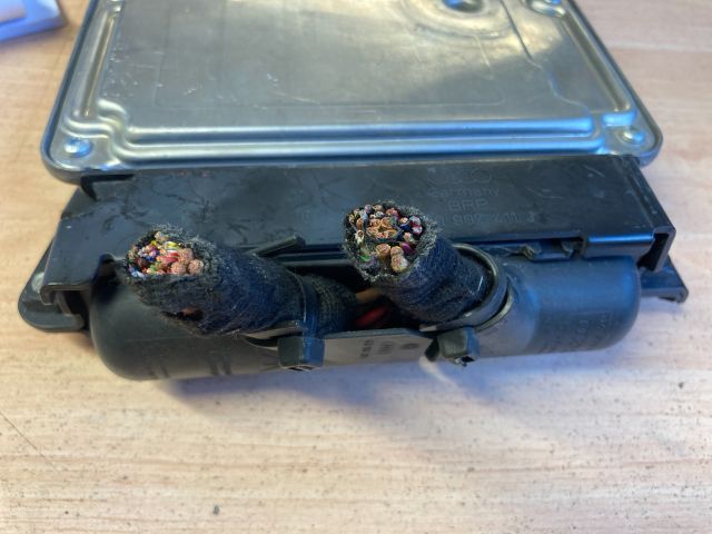 bontott AUDI A4 B7 Motorvezérlő