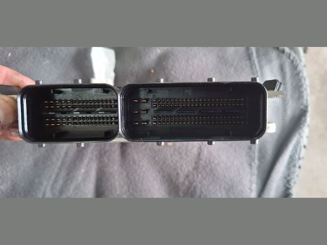 bontott AUDI A4 B7 Motorvezérlő