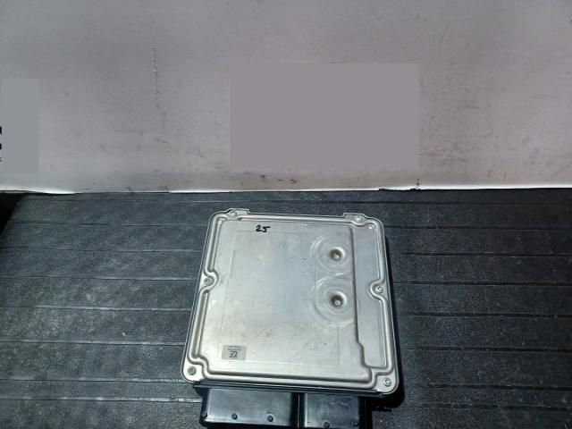 bontott AUDI A4 B7 Motorvezérlő