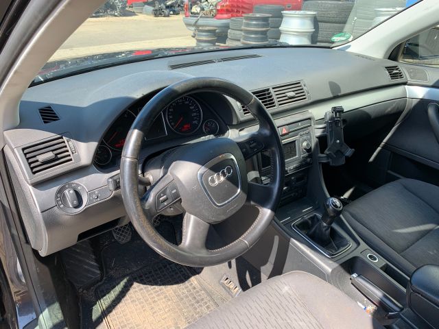 bontott AUDI A4 B7 Olajbeöntő Sapka