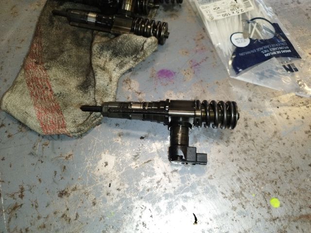 bontott AUDI A4 B7 Porlasztó (1 db)