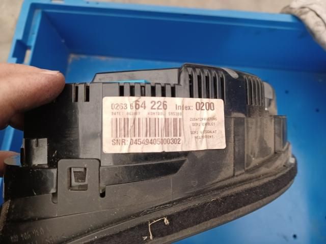 bontott AUDI A4 B7 Kilométeróra