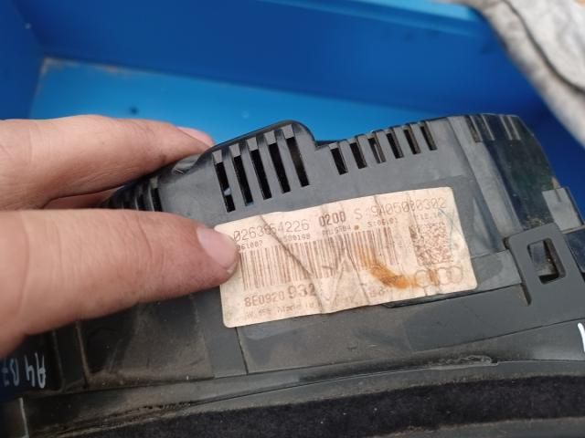 bontott AUDI A4 B7 Kilométeróra