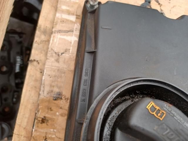 bontott AUDI A4 B7 Szelepfedél