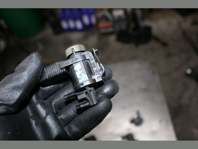 bontott AUDI A4 B7 Turbó Vákum Szelep