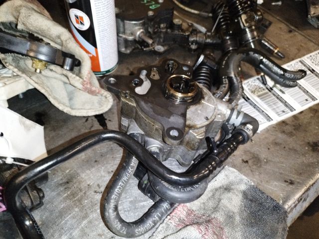 bontott AUDI A4 B7 Vákumpumpa