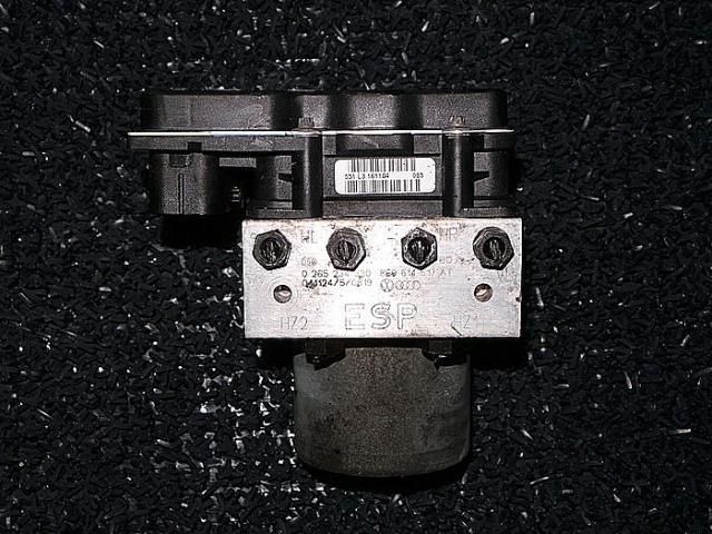 bontott AUDI A4 B7 ABS Kocka