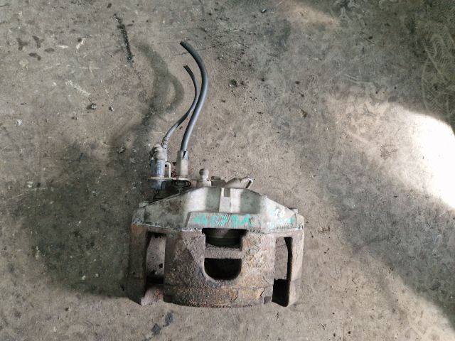 bontott AUDI A4 B7 Bal első Féknyereg Munkahengerrel