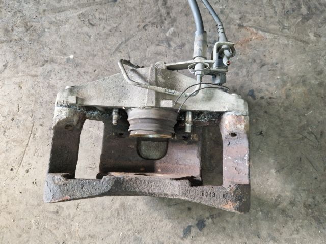 bontott AUDI A4 B7 Bal első Féknyereg Munkahengerrel