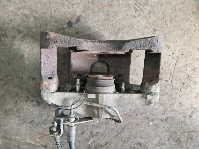 bontott AUDI A4 B7 Bal első Féknyereg Munkahengerrel