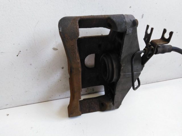 bontott AUDI A4 B7 Bal első Féknyereg Munkahengerrel