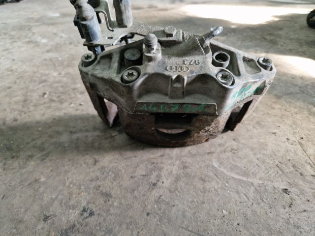 bontott AUDI A4 B7 Bal első Féknyereg Munkahengerrel