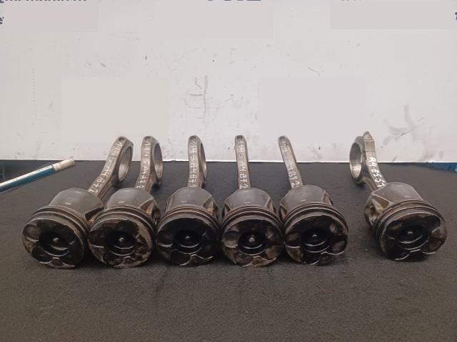 bontott AUDI A4 B7 Dugattyú