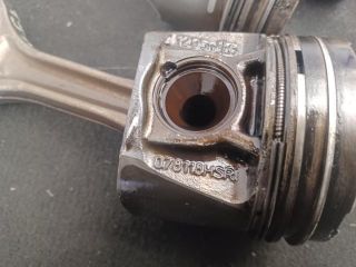 bontott AUDI A4 B7 Dugattyú