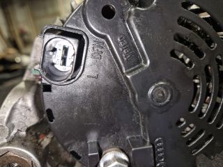 bontott AUDI A4 B7 Generátor