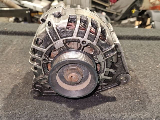 bontott AUDI A4 B7 Generátor