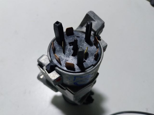 bontott AUDI A4 B7 Gyújtáskapcsoló Házzal