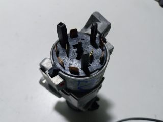 bontott AUDI A4 B7 Gyújtáskapcsoló Házzal