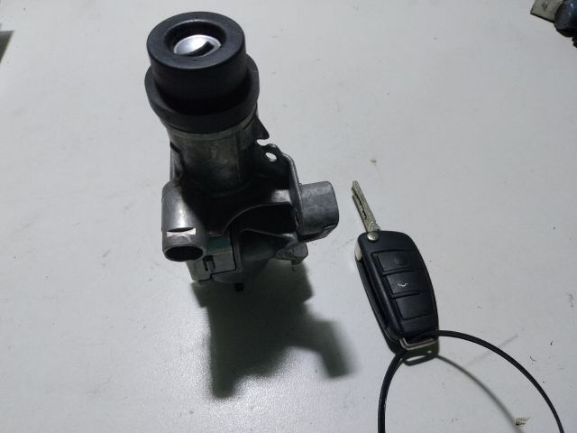 bontott AUDI A4 B7 Gyújtáskapcsoló Házzal