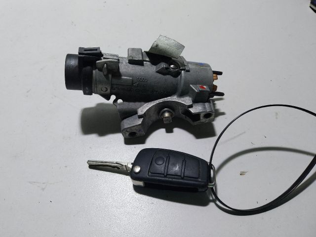 bontott AUDI A4 B7 Gyújtáskapcsoló Házzal