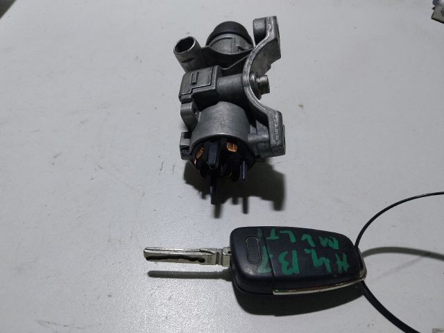 bontott AUDI A4 B7 Gyújtáskapcsoló Házzal