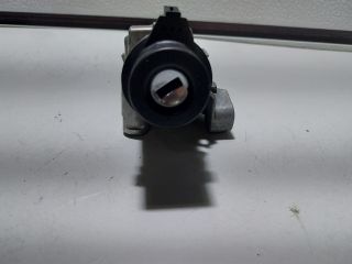 bontott AUDI A4 B7 Gyújtáskapcsoló Házzal