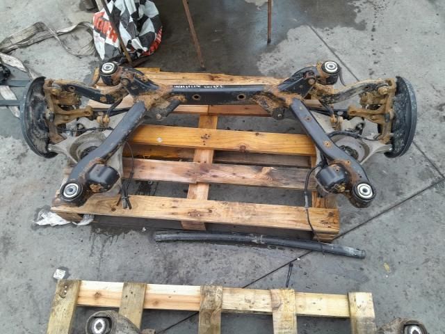 bontott AUDI A4 B7 Hátsó Bölcső