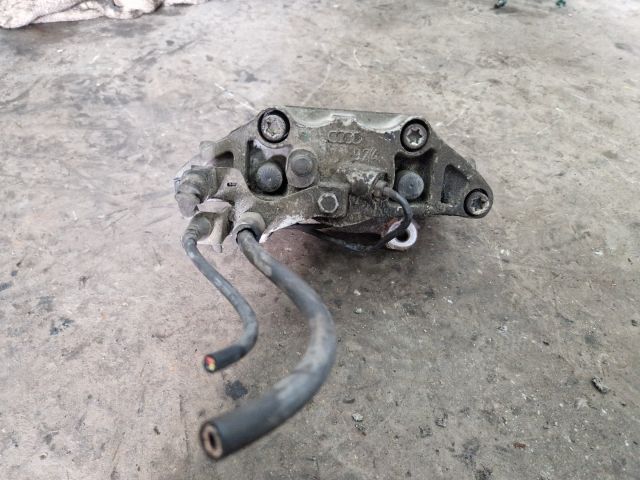 bontott AUDI A4 B7 Jobb első Féknyereg Munkahengerrel