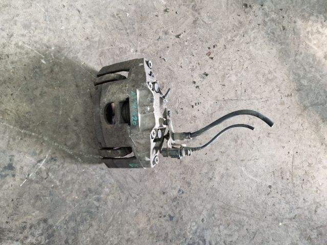 bontott AUDI A4 B7 Jobb első Féknyereg Munkahengerrel