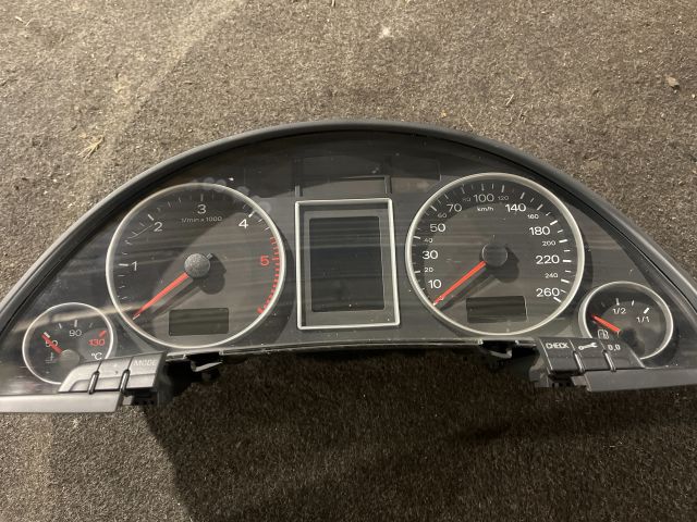 bontott AUDI A4 B7 Kilométeróra