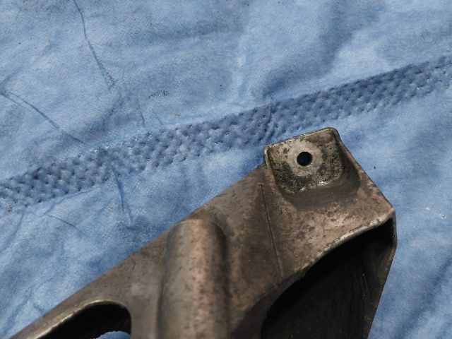 bontott AUDI A4 B7 Motor Tartó Bak (Fém)