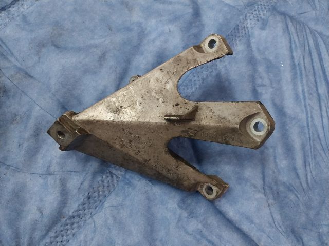 bontott AUDI A4 B7 Motor Tartó Bak (Fém)