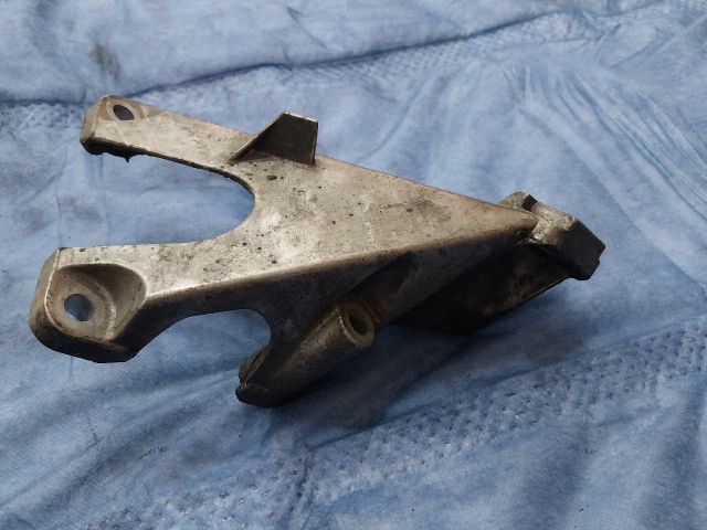 bontott AUDI A4 B7 Motor Tartó Bak (Fém)