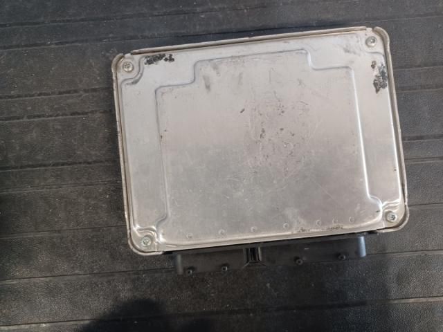 bontott AUDI A4 B7 Motorvezérlő