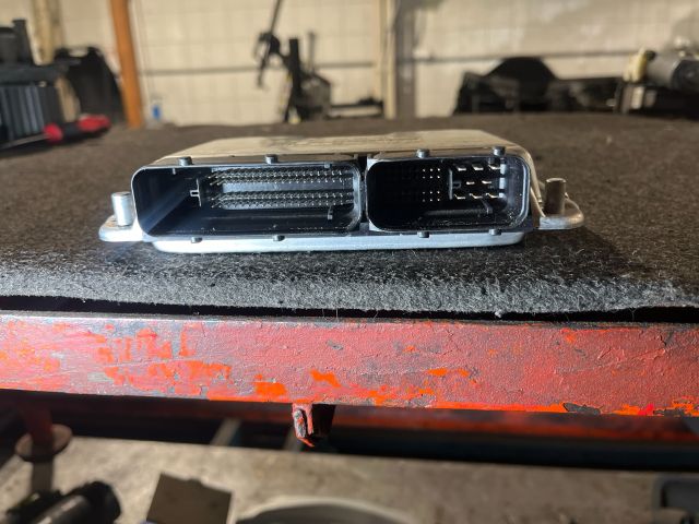 bontott AUDI A4 B7 Motorvezérlő